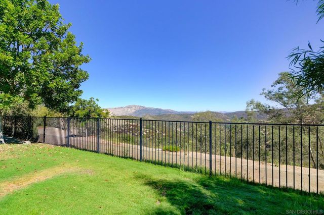 2556 Columbine Dr, Alpine, CA 91901