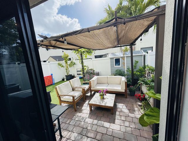 9326 W 33rd Lane, Hialeah, FL 33018