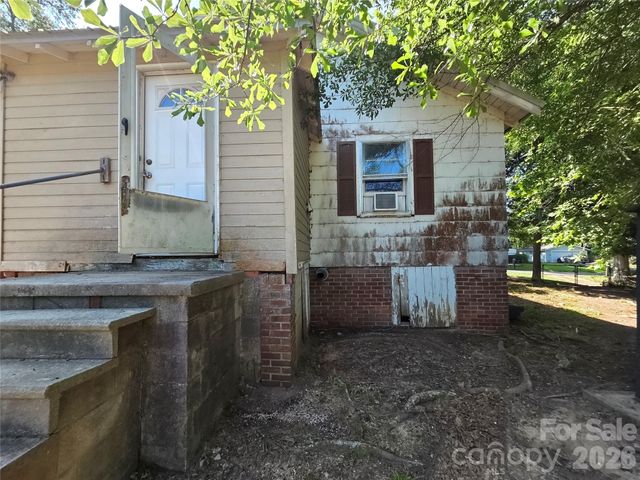 10 Wilson Avenue, Great Falls, SC 29055