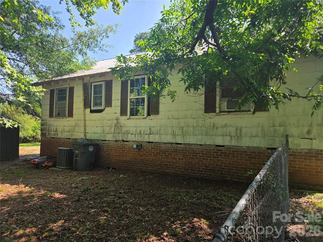 10 Wilson Avenue, Great Falls, SC 29055