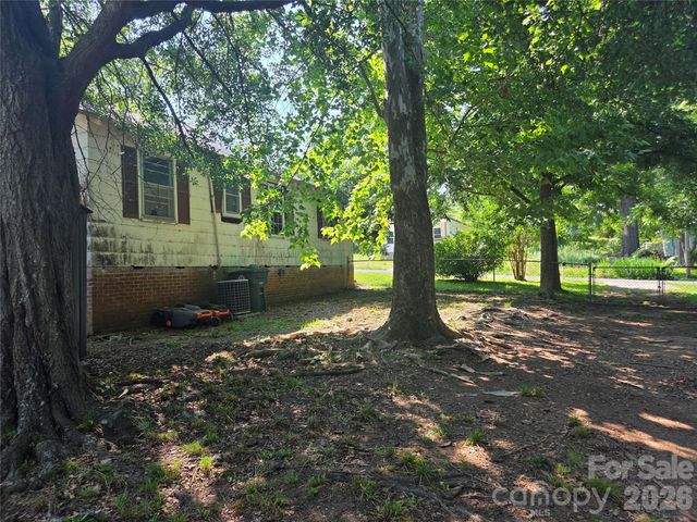 10 Wilson Avenue, Great Falls, SC 29055