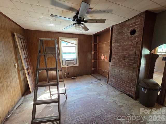 10 Wilson Avenue, Great Falls, SC 29055