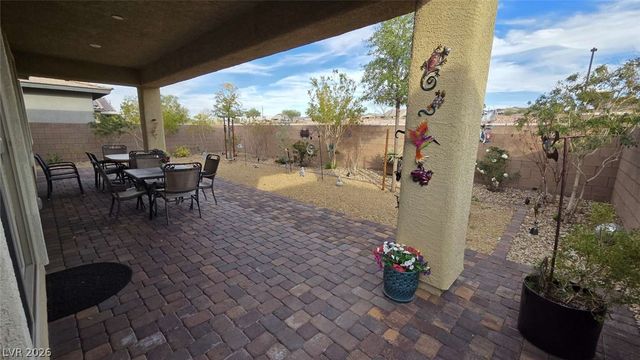 652 Longfeather Street, Henderson, NV 89011