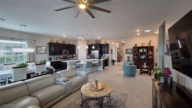 652 Longfeather Street, Henderson, NV 89011