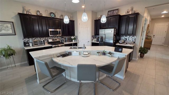 652 Longfeather Street, Henderson, NV 89011