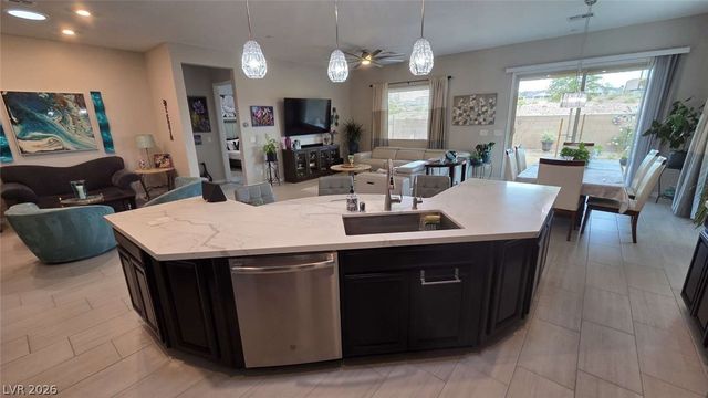 652 Longfeather Street, Henderson, NV 89011