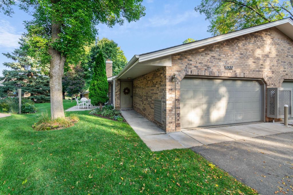 1930 Lanewood Lane N, Plymouth, MN 55447