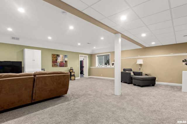 3220 W Rosebury Lane, Dunlap, IL 61525