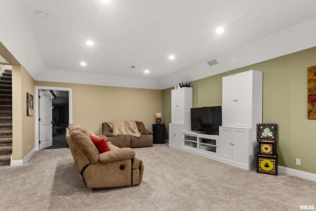 3220 W Rosebury Lane, Dunlap, IL 61525