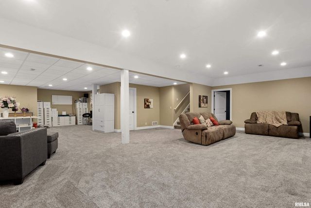 3220 W Rosebury Lane, Dunlap, IL 61525