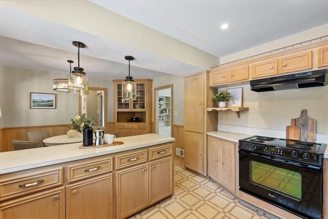 11728 N Silver AVENUE, Mequon, WI 53097