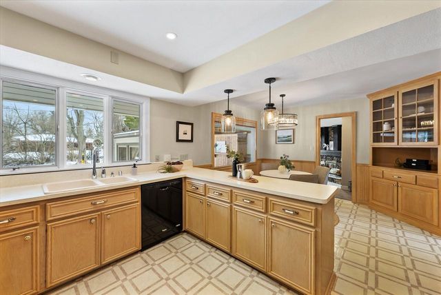 11728 N Silver AVENUE, Mequon, WI 53097