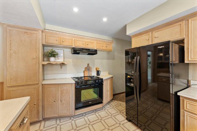 11728 N Silver AVENUE, Mequon, WI 53097