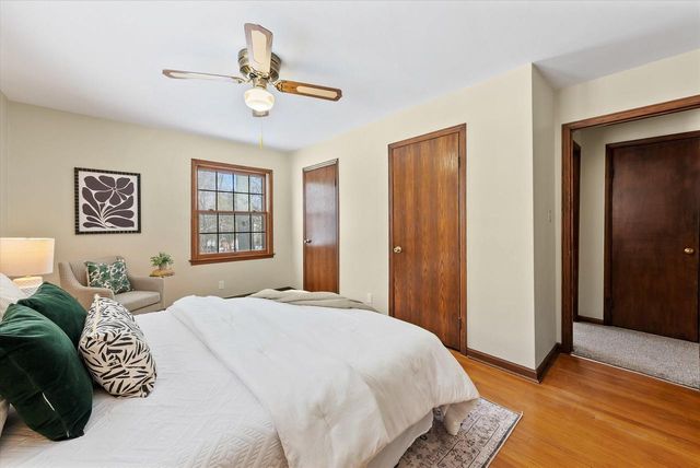 11728 N Silver AVENUE, Mequon, WI 53097