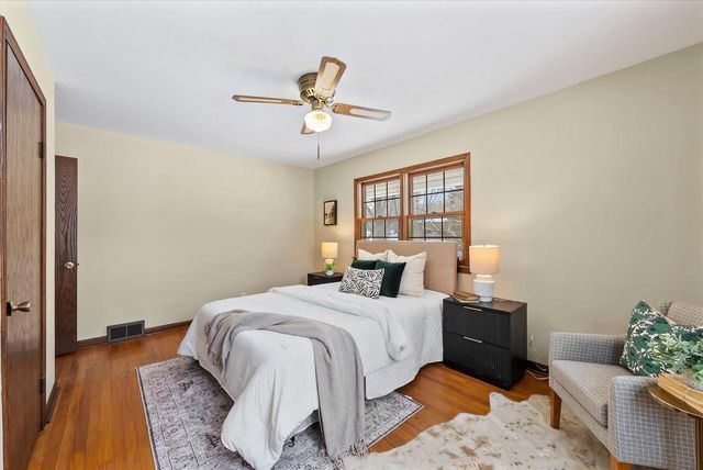 11728 N Silver AVENUE, Mequon, WI 53097