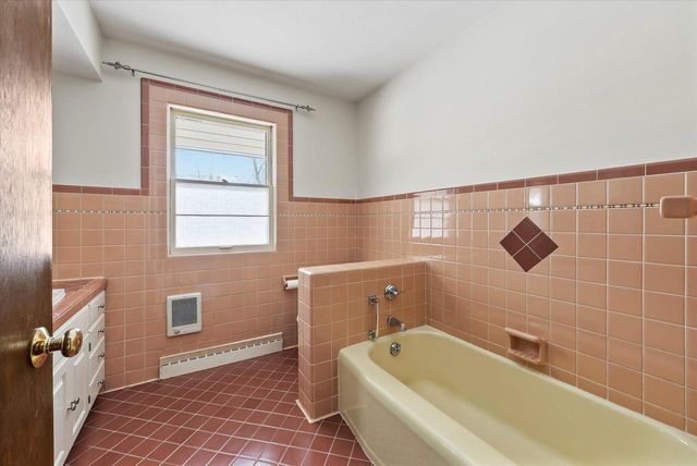 11728 N Silver AVENUE, Mequon, WI 53097