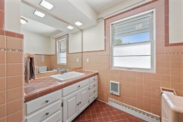 11728 N Silver AVENUE, Mequon, WI 53097