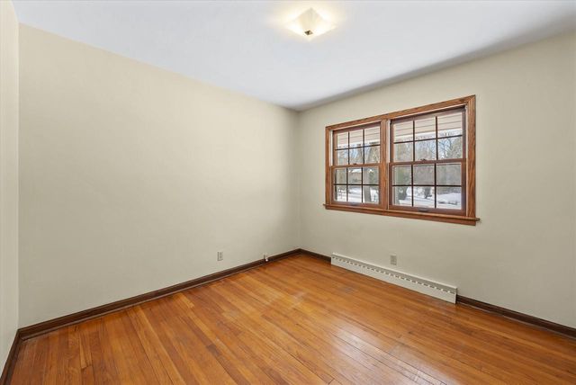 11728 N Silver AVENUE, Mequon, WI 53097