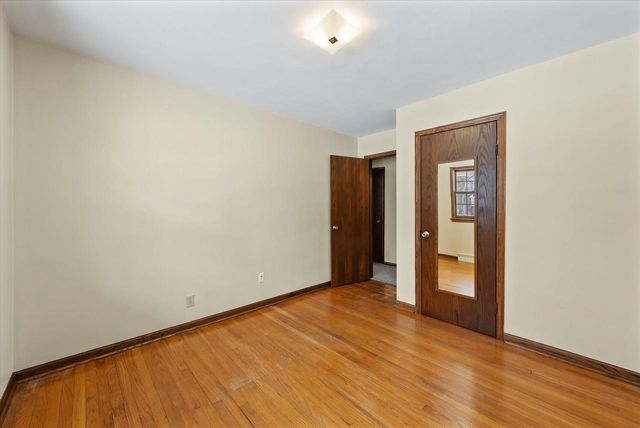 11728 N Silver AVENUE, Mequon, WI 53097