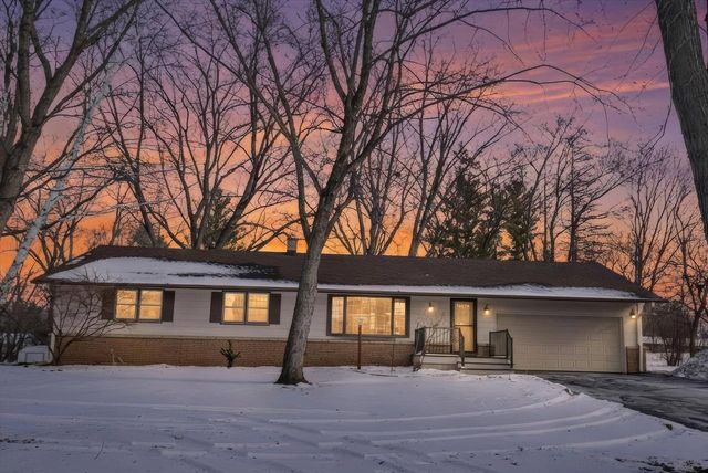 11728 N Silver AVENUE, Mequon, WI 53097