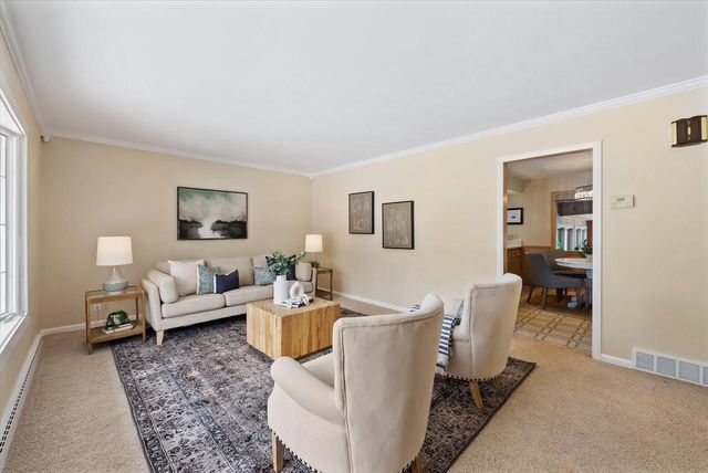 11728 N Silver AVENUE, Mequon, WI 53097