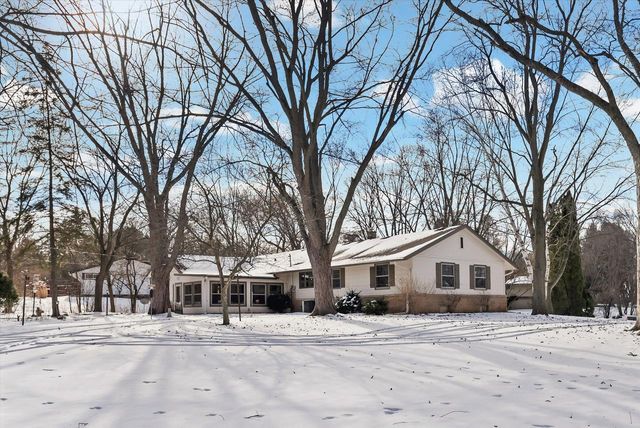 11728 N Silver AVENUE, Mequon, WI 53097