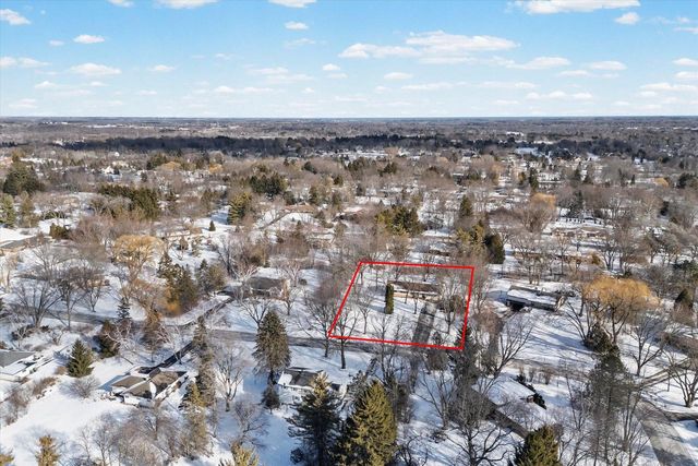 11728 N Silver AVENUE, Mequon, WI 53097