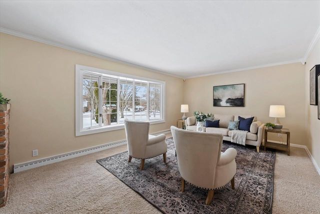 11728 N Silver AVENUE, Mequon, WI 53097