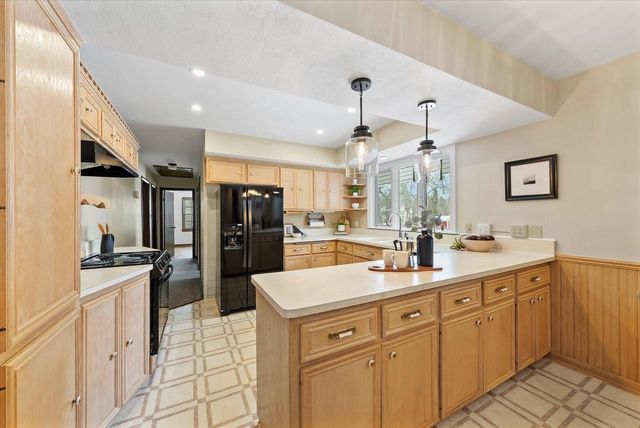 11728 N Silver AVENUE, Mequon, WI 53097