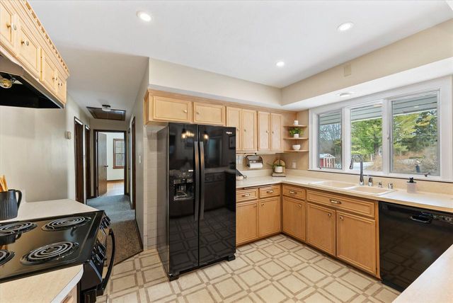 11728 N Silver AVENUE, Mequon, WI 53097