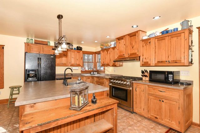 3819 N Roherty Road, Evansville, WI 53536