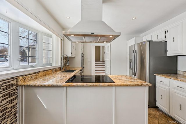 11 Meadowlark Road, Rye Brook, NY 10573