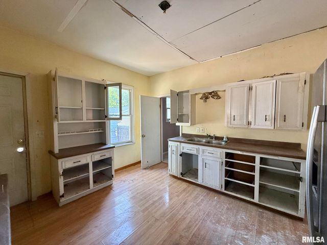 1103 E MAYWOOD Avenue, Peoria, IL 61603