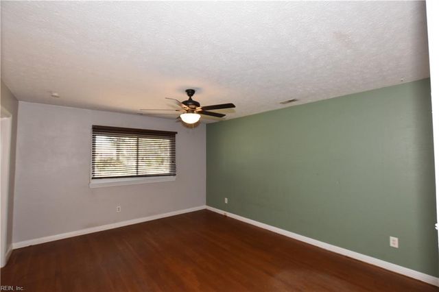 50 Banister DR, Hampton, VA 23666