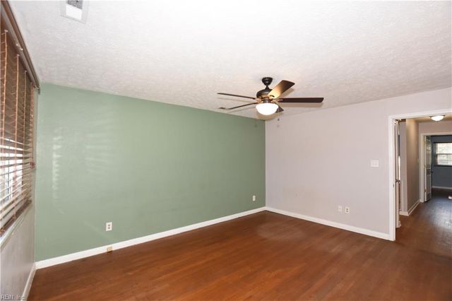 50 Banister DR, Hampton, VA 23666