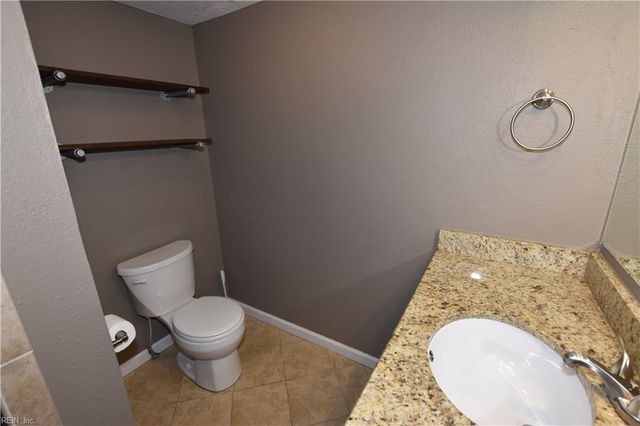 50 Banister DR, Hampton, VA 23666