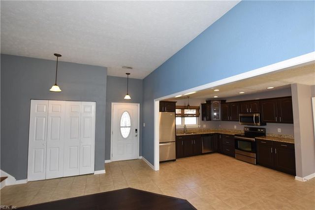 50 Banister DR, Hampton, VA 23666