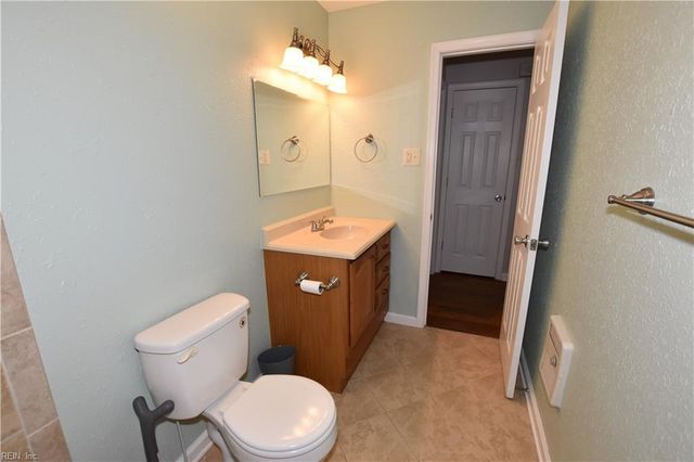 50 Banister DR, Hampton, VA 23666