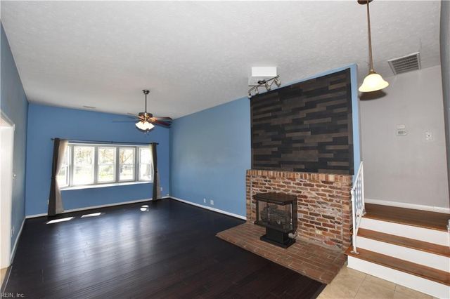 50 Banister DR, Hampton, VA 23666