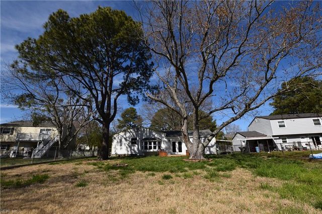 50 Banister DR, Hampton, VA 23666