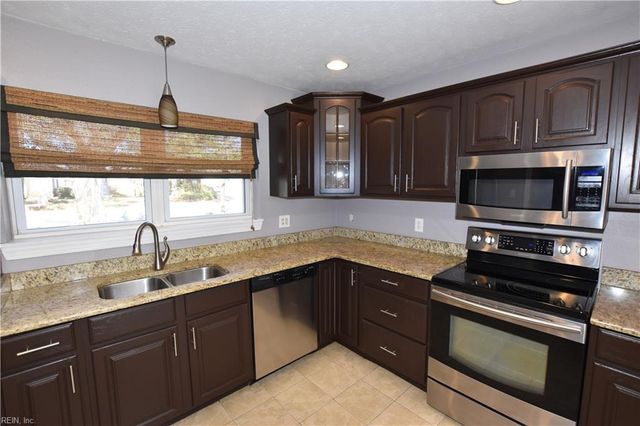 50 Banister DR, Hampton, VA 23666