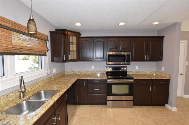 50 Banister DR, Hampton, VA 23666