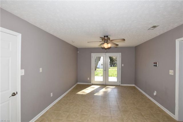 50 Banister DR, Hampton, VA 23666