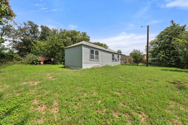 605 Skyline Road, Grand Prairie, TX 75051