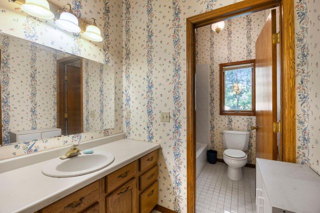 1070 Mcknight Road S, Maplewood, MN 55119