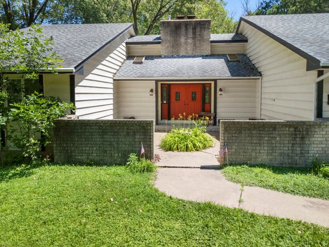 1070 Mcknight Road S, Maplewood, MN 55119