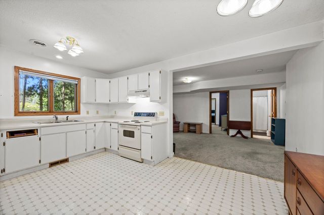 1070 Mcknight Road S, Maplewood, MN 55119