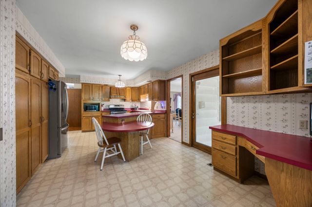 1070 Mcknight Road S, Maplewood, MN 55119