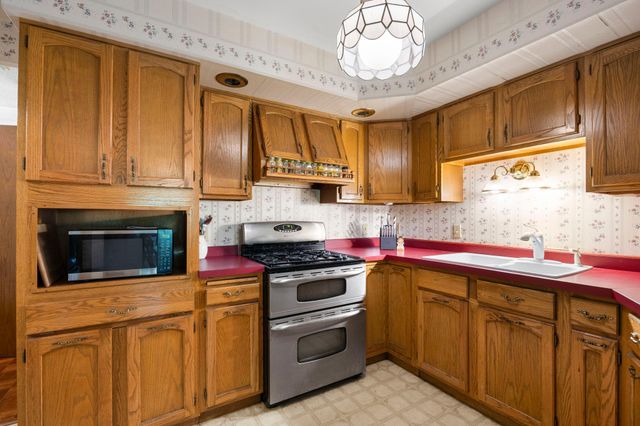 1070 Mcknight Road S, Maplewood, MN 55119