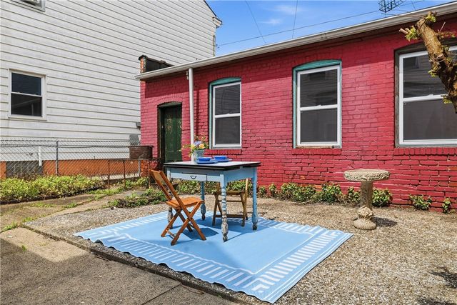 4087 Howley St, Bloomfield, PA 15224